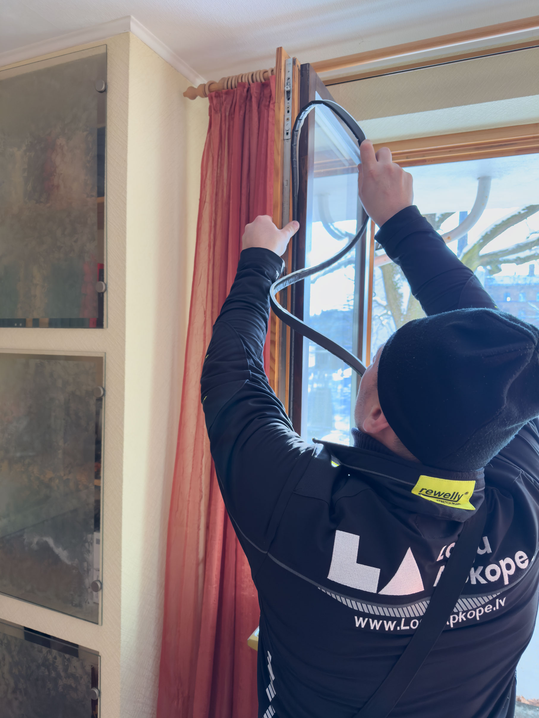 Wooden window insulation in Riga — seal replacement, joint sealing, eliminating draughts in old wooden windows, SIA Logu Apkope