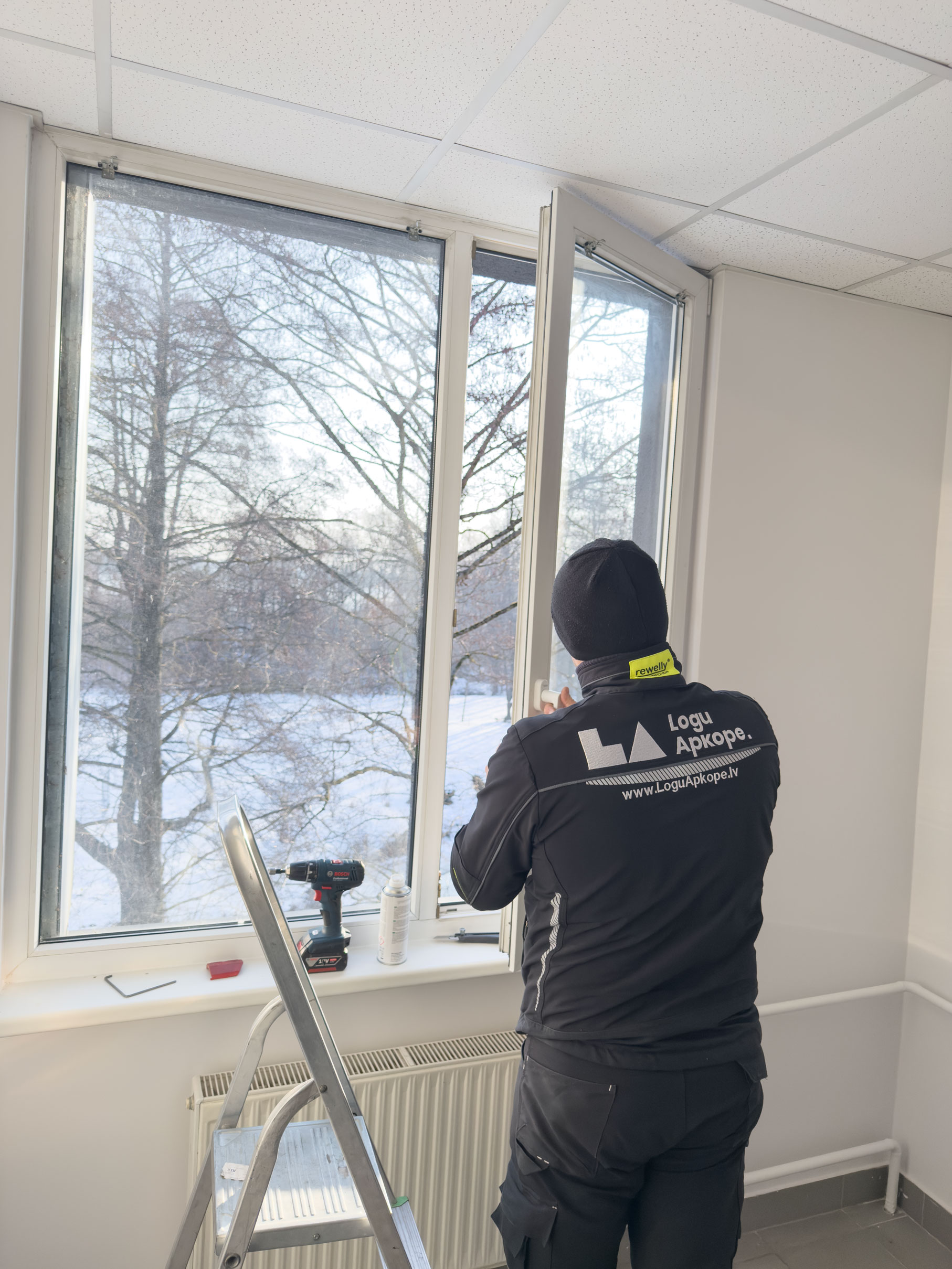 Window and door adjustment in Riga — adjusting hinges and hardware of PVC, wooden and aluminium windows, eliminating draughts, SIA Logu Apkope